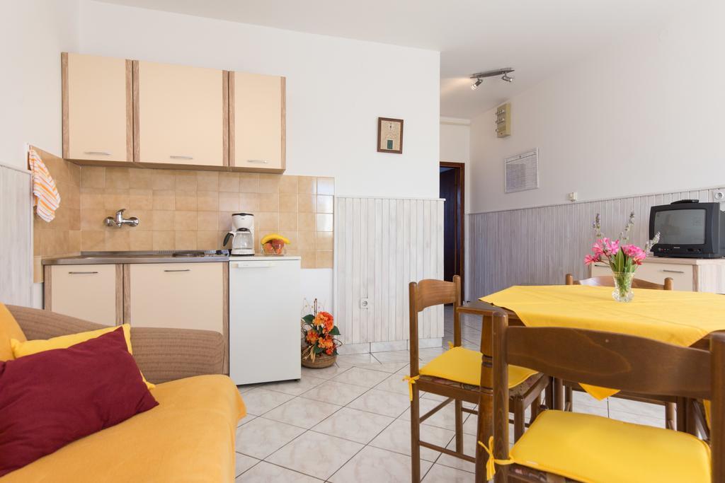 Apartment Milka Крк Экстерьер фото